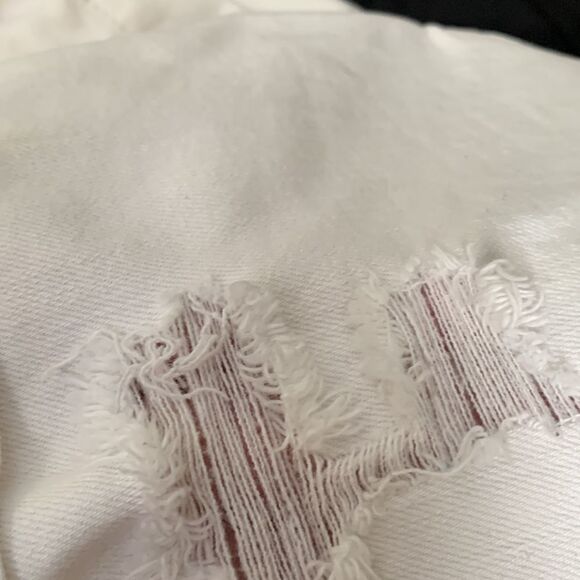 Universal Thread size 2 white distressed shorts - Picture 6 of 9